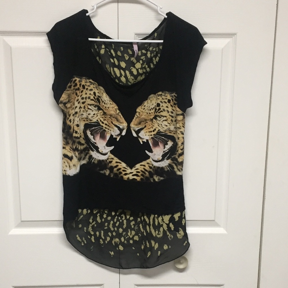 Aran’s Den scoop neck cheetah shirt, print on back